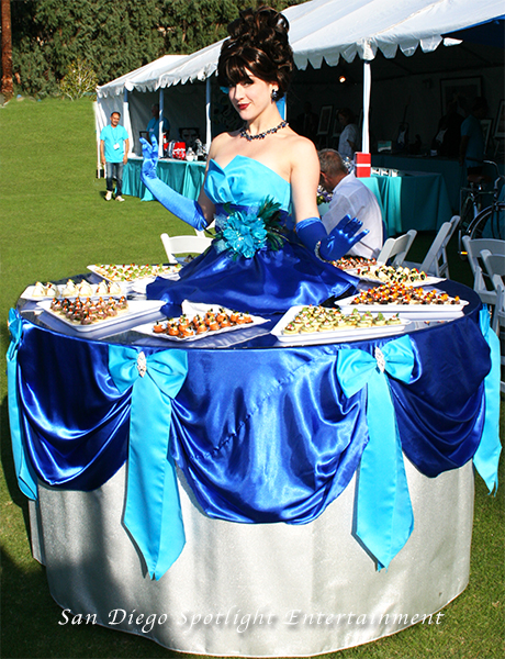 Blue and strolling table