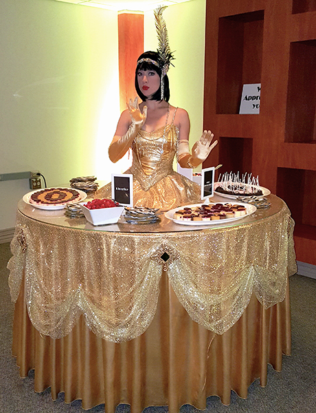 Flapper great gatsby strolling table